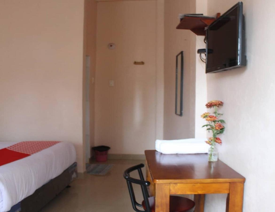 Oyo Flagship 2799 Berastagi Backpacker Rooms 외부 사진